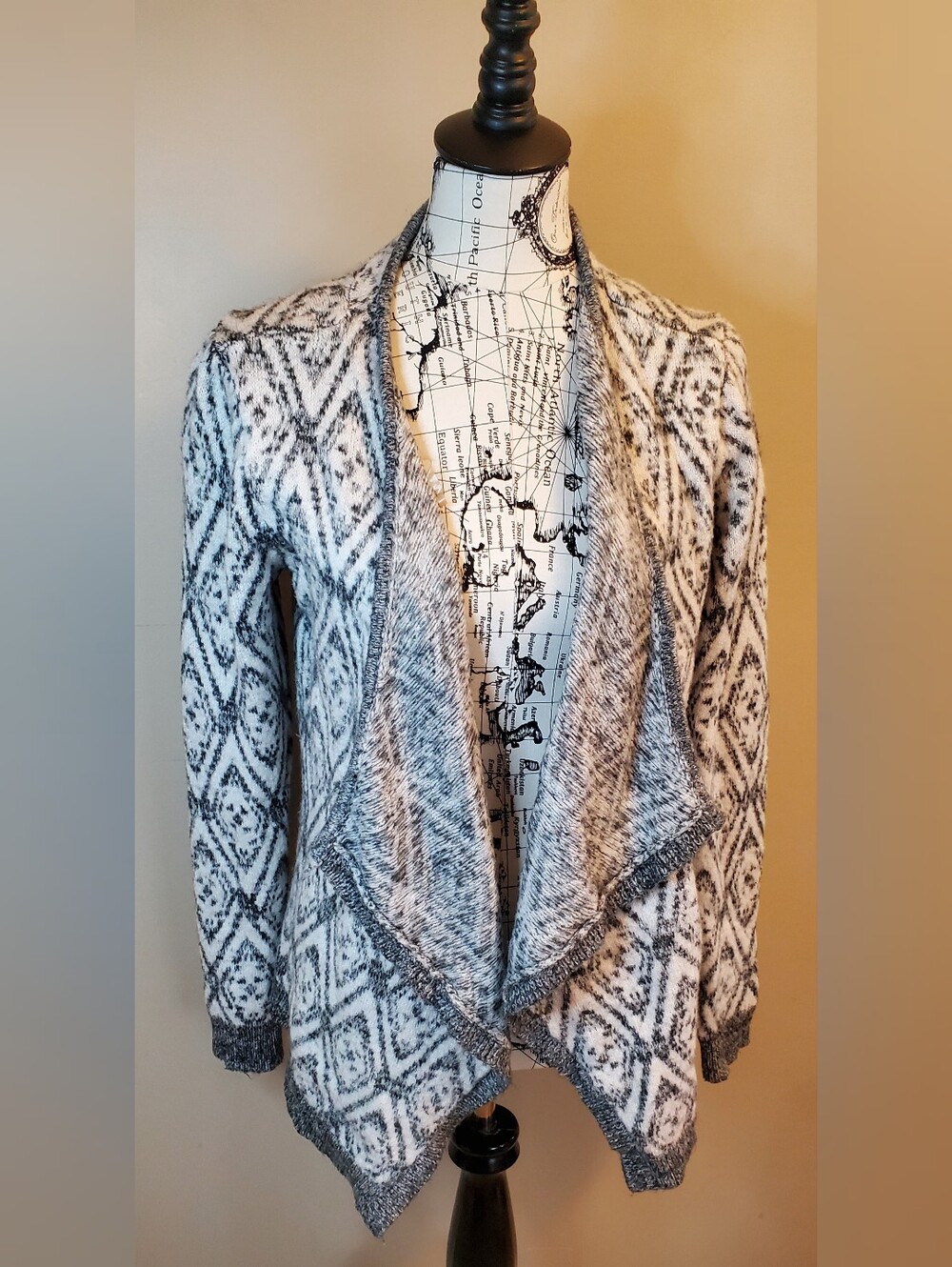 Maurices XL Gray White Open Cardigan Sweater Aztec Boho Waterfall Soft Cozy